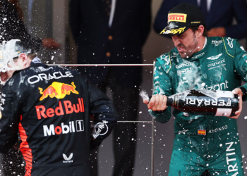 Verstappen quer ver Alonso de regresso às vitórias: “É um animal”