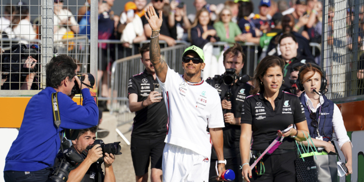 Hamilton garante ter “100% de confiança” na Mercedes e afirma: “Sinto que tenho mais cinco anos em mim”