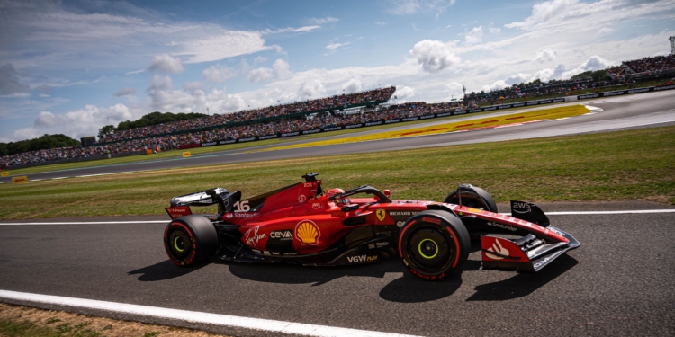 Leclerc: “Não ficaria surpreendido se a Mercedes fosse extremamente forte na corrida”