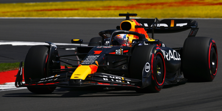 Verstappen lidera primeira sessão na frente de Pérez e Albon em Silverstone