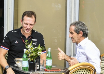 “Triste e angustiado” com a situação da Alpine, Prost critica “incompetência” de Laurent Rossi