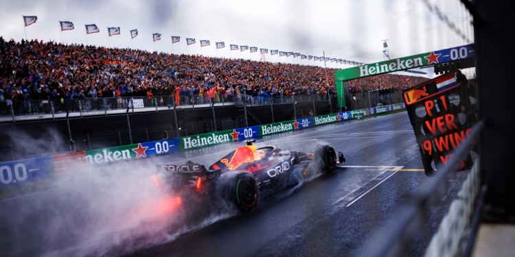 Verstappen: “Ganhar nove corridas consecutivas, mesmo com o melhor carro, é incrivelmente difícil”