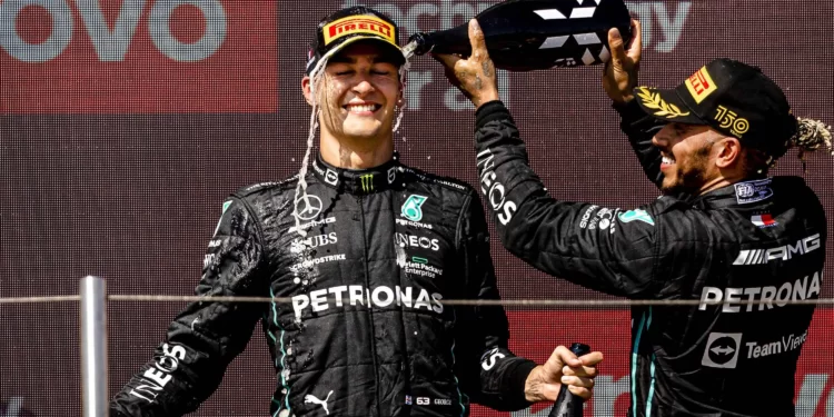 OFICIAL: Hamilton e Russell renovam com a Mercedes até ao final de 2025