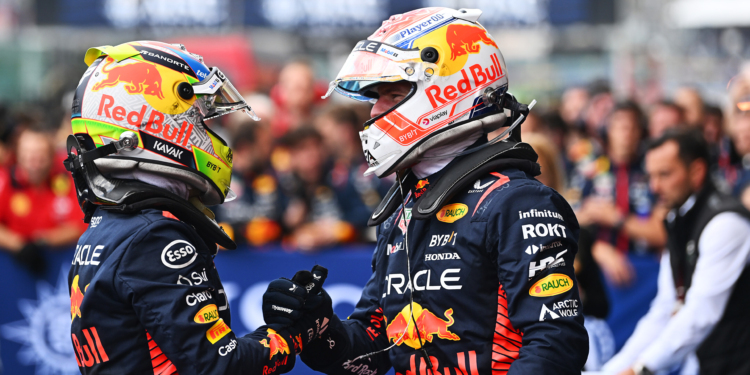 Wolff intrigado com a diferença entre Verstappen e Pérez: “Não consigo compreender”