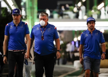 Alonso critica Szafnauer: “Depois do que aconteceu este ano, devia estar calado”