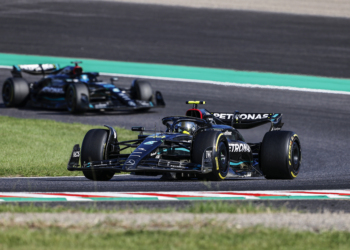 Hamilton diz que o pedido para ajudar Russell com o DRS “não fez sentido”