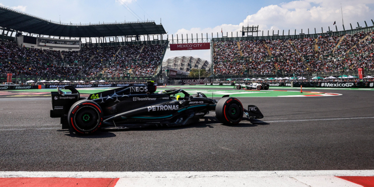 Hamilton: “O carro está diferente da noite para o dia em relação à semana passada”