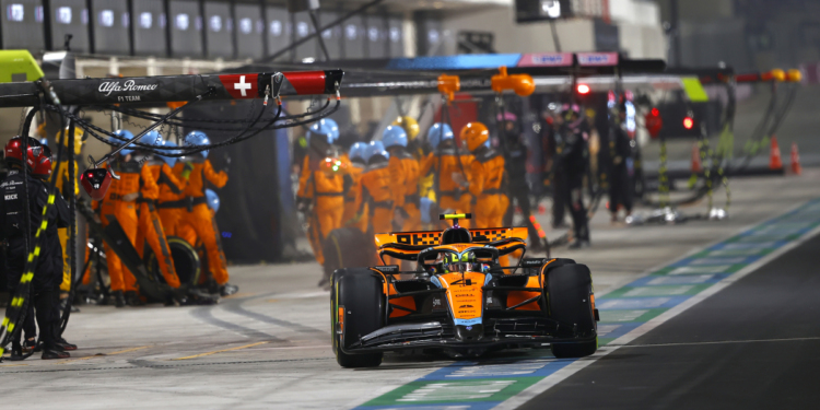 1.8 segundos: McLaren realizou a troca de pneus mais rápida da história no Qatar