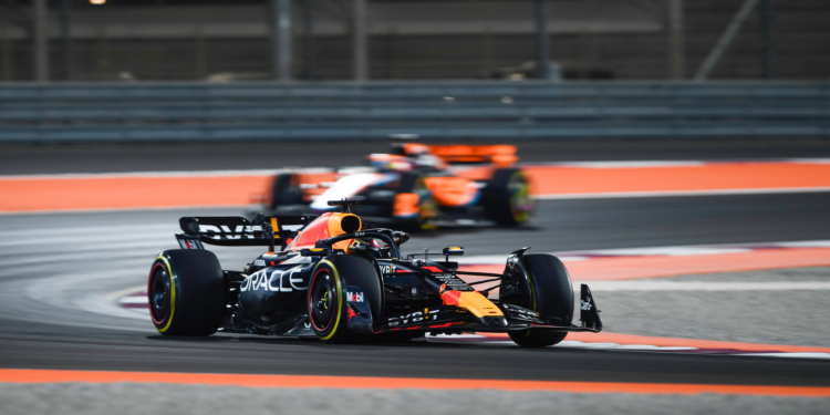 Verstappen destaca rapidez e consistência da McLaren após novo duplo pódio de Piastri e Norris