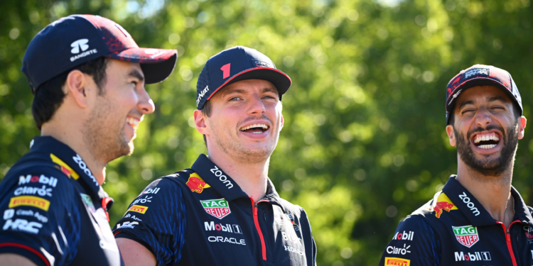 Pérez desmente rumores em torno da sua retirada e garante que continuará na Red Bull em 2024