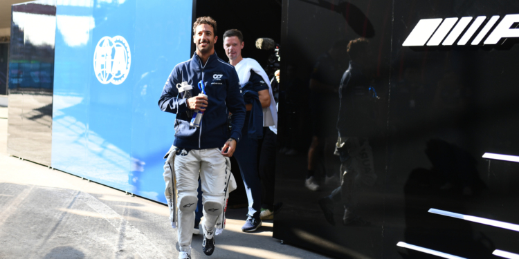 “Senti-me muito confiante”, diz Ricciardo após quarto lugar alcançado com “ritmo puro”