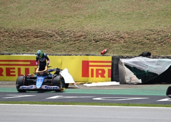 Ocon diz que Alonso não lhe deixou espaço e garante não ter perdido o controlo do carro