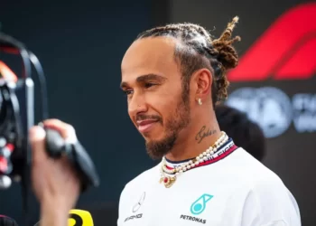 Horner diz ter sido abordado por Hamilton e o britânico responde: “Foi ele que me contactou”