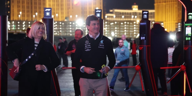 FIA abandona investigação sobre Toto e Susie Wolff