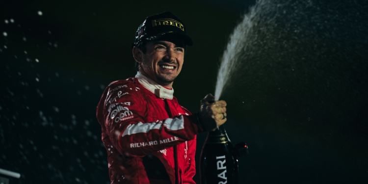 Oficial: Leclerc assina novo contrato com a Ferrari