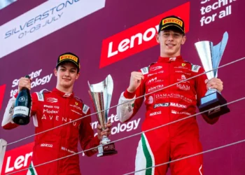 Bearman torna-se piloto de reserva da Ferrari e Leclerc garante primeiro teste com um Fórmula 1