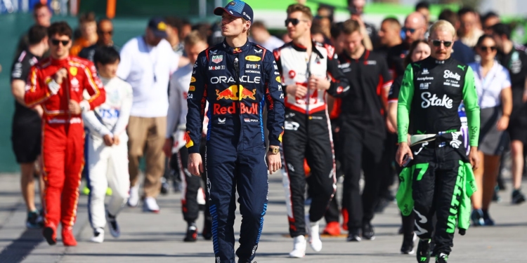 “Já estamos muito acima do limite”, diz Verstappen sobre o calendário de 24 corridas