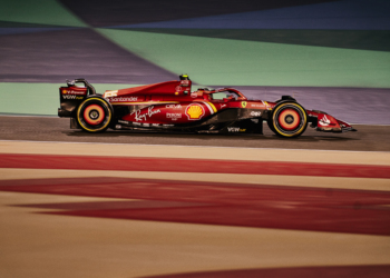 Sainz coloca a Ferrari no topo no final do segundo dia no Bahrain