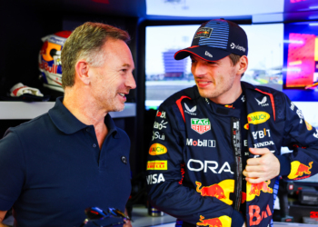 Oficial: Horner mantém-se como diretor de equipa da Red Bull