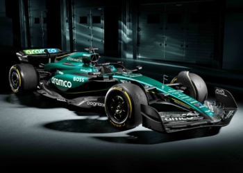 Aston Martin desvenda o novo carro de Alonso e Stroll