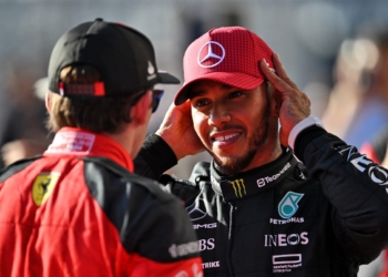 OFICIAL: Hamilton assina contrato de vários anos com a Ferrari