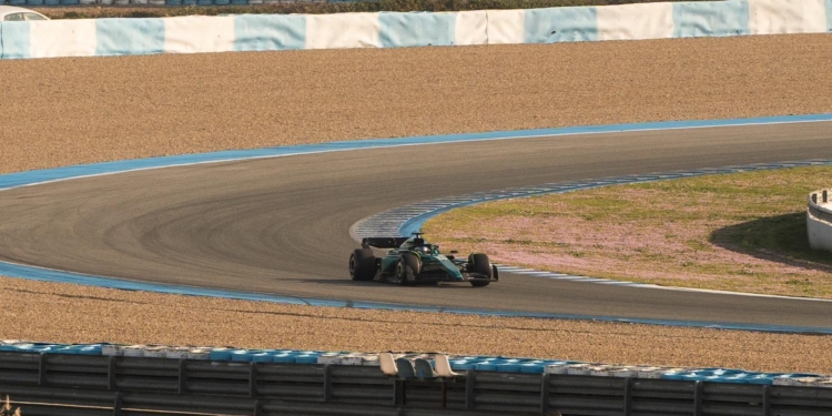 Hamilton e Alonso regressaram à pista em Jerez