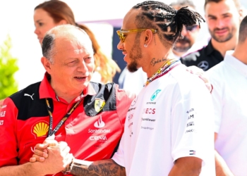 Bomba no mercado de pilotos: Hamilton poderá estar perto de assinar pela Ferrari para 2025