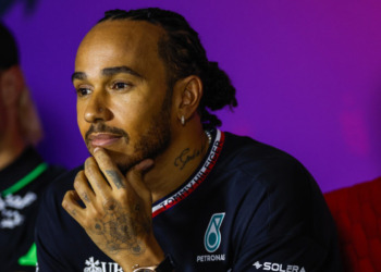 “É dececionante ver o que está a acontecer”, afirma Hamilton sobre as polémicas na Fórmula 1
