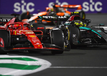 Hamilton diz que a Mercedes precisa de “grandes alterações” após início de época “frustrante”