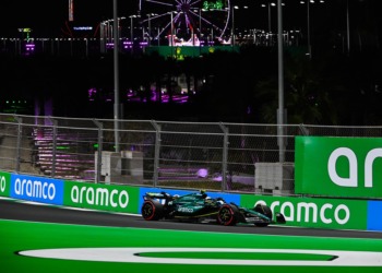 Alonso com o melhor tempo no final do dia de quinta-feira em Jeddah