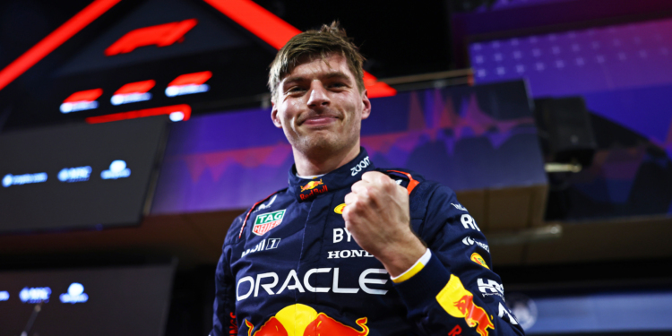 Verstappen conquista a pole diante de Leclerc e Russell no Bahrain