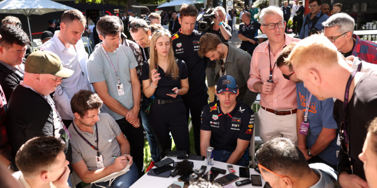 Verstappen “fixo” na Red Bull apesar do interesse da Mercedes: “Estou onde quero estar”