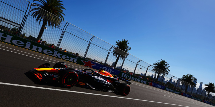 Verstappen mantém domínio em qualificação, Sainz garante a primeira linha em Melbourne