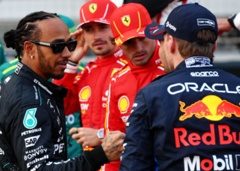 Hamilton acredita que ida para a Mercedes “não faria sentido” para Verstappen