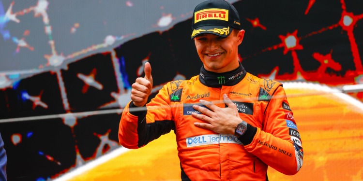 Norris surpreendido com o pódio: “Apostei que terminaríamos 35 segundos atrás da Ferrari”