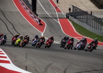 Hamilton: Fórmula 1 e MotoGP no mesmo evento seria “épico”