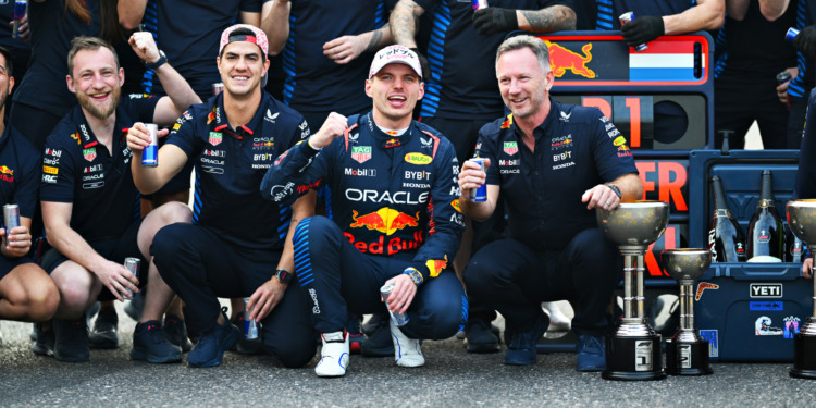 Horner sugere que a Mercedes deve focar-se nos seus problemas e desistir de contratar “pilotos indisponíveis”