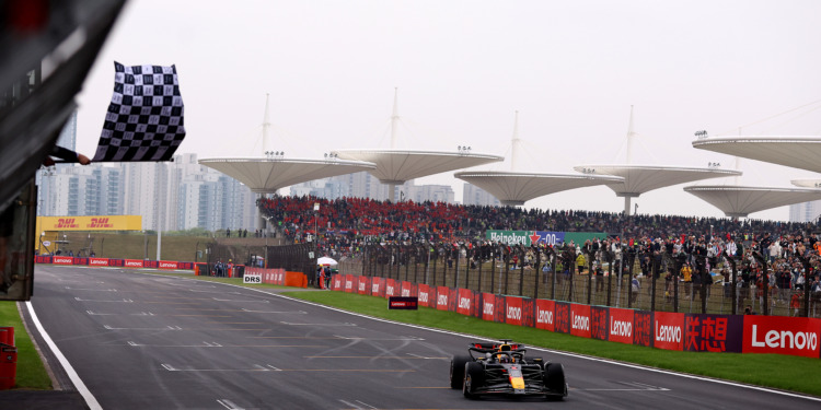 Verstappen domina e Norris impede dobradinha da Red Bull em Xangai 
