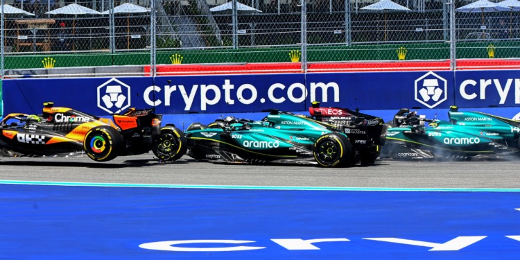 Alonso pretende falar com a FIA sobre as penalizações: “A nacionalidade importa”