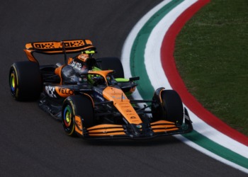 Russell atribui o estatuto de favorita à McLaren em Imola