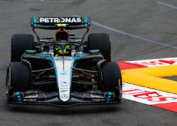 Hamilton com o melhor tempo na primeira sessão, Red Bull e Ferrari poupam pneus macios no Mónaco