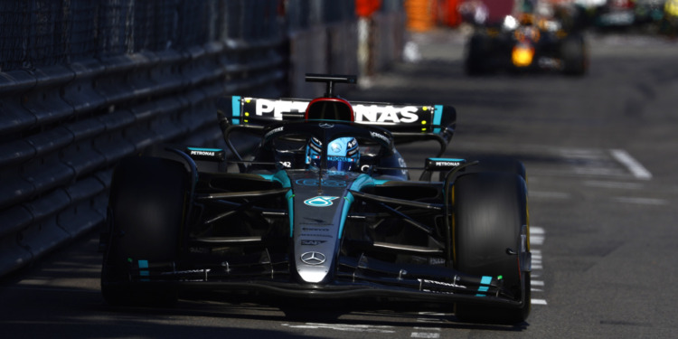 Russell sonhou com o pódio “e até com a vitória” antes da bandeira vermelha 