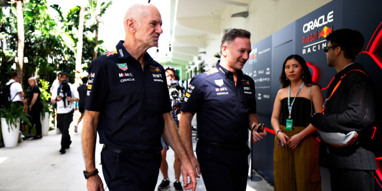Newey lisonjeado com as declarações de Hamilton, mas ainda sem futuro definido: “É altura de fazer uma pausa”