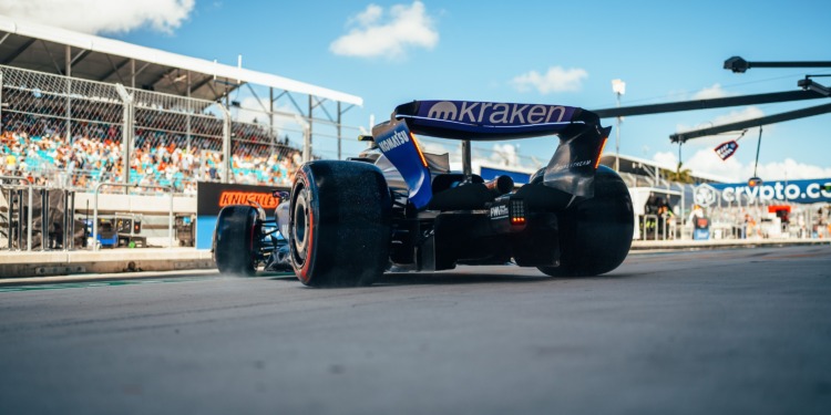 Williams revela estar a perder quase meio segundo por volta devido ao excesso de peso do FW46