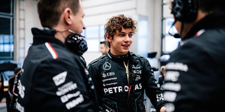 Equipa procura isenção junto da FIA e estreia de Antonelli na Fórmula 1 pode estar iminente