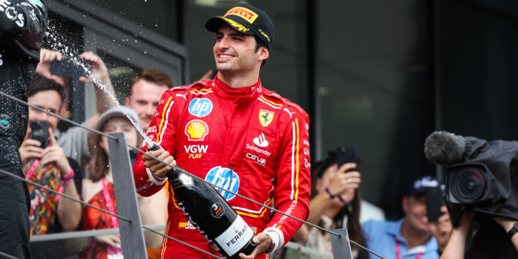 Sainz: “Por muito que algumas equipas estejam nervosas ou a pressionar-me, é altura de desfrutar deste momento”