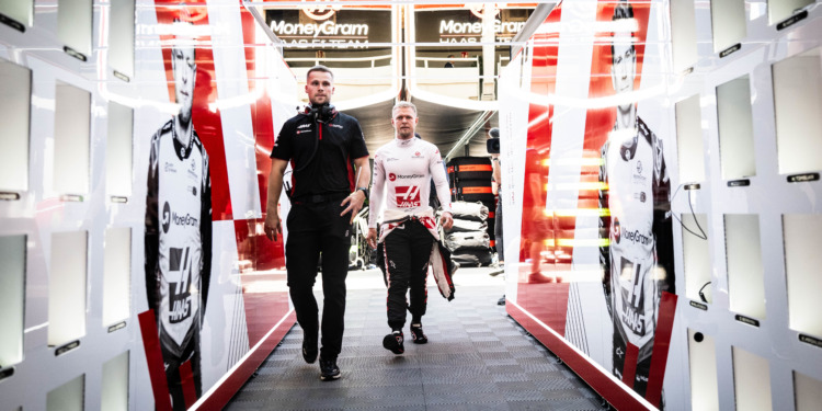 Magnussen admite que o fim da carreira na Fórmula 1 pode estar próximo : “São 24 corridas e às vezes questiono-me se vale a pena”
