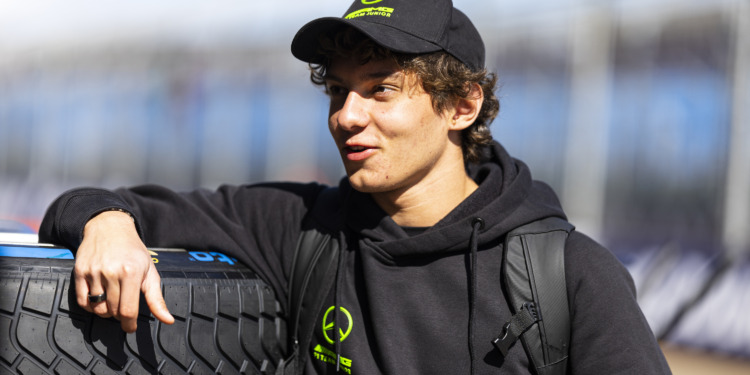 FIA reduz idade da superlicença e Antonelli tem luz verde para se estrear na Fórmula 1