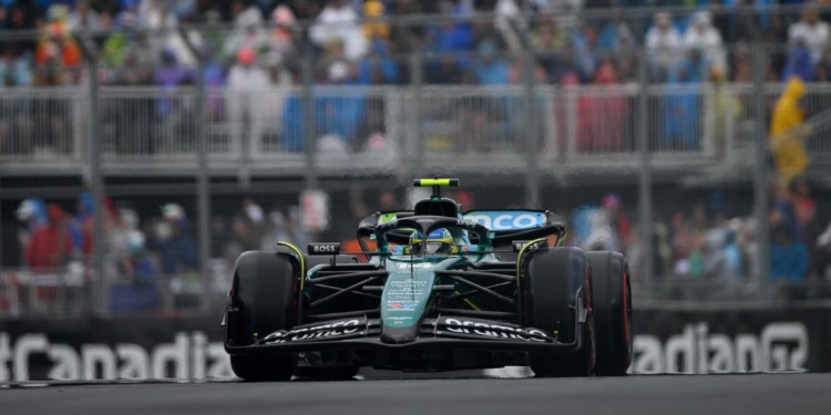 Alonso realiza o melhor tempo antes do aparecimento da chuva