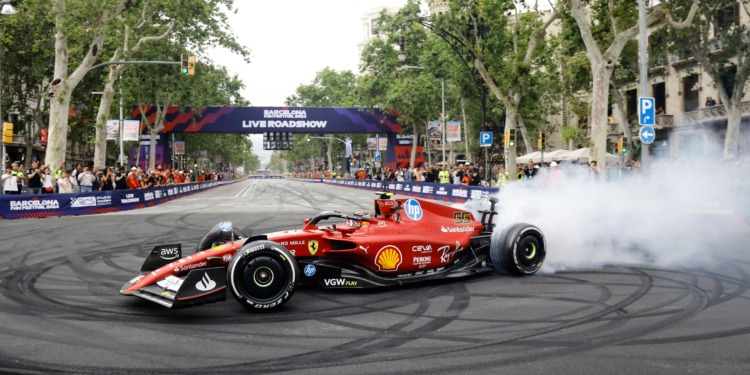 [FOTOS] Sainz, Doohan, Martí e Boya aceleraram no centro de Barcelona
